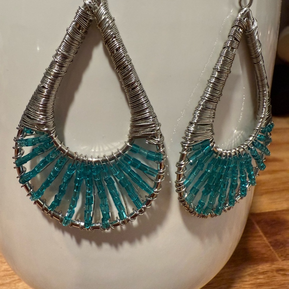 Elegant Silver and Blue Beaded Teardrop Earrings - Picture 2 of 4
